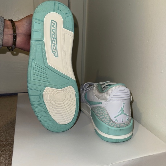 WMNS AIR JORDAN LEGACY 312 LOW - Picture 4 of 4